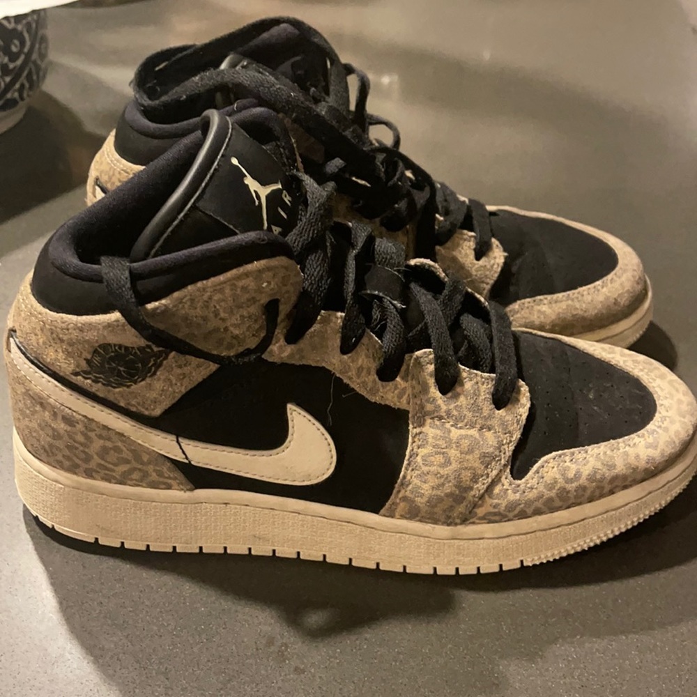 NIKE youth LEOPARD JORDANS